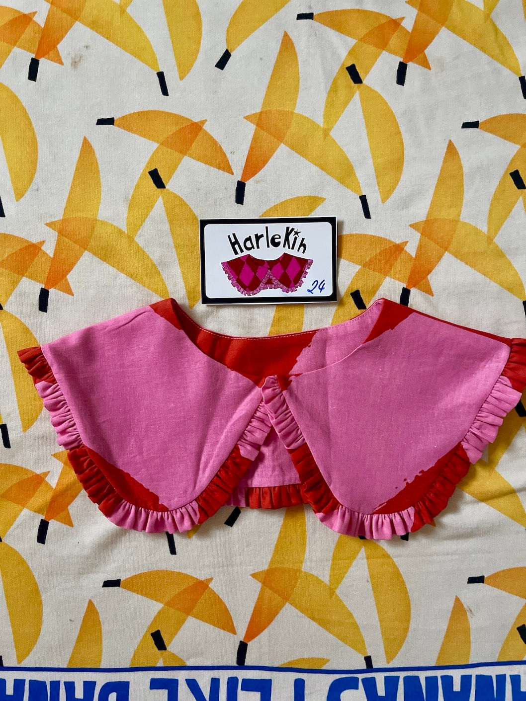 UNIKAT/ LIMITED EDITION Kragen *24* mit Rüschen "DISCO STRIPES"