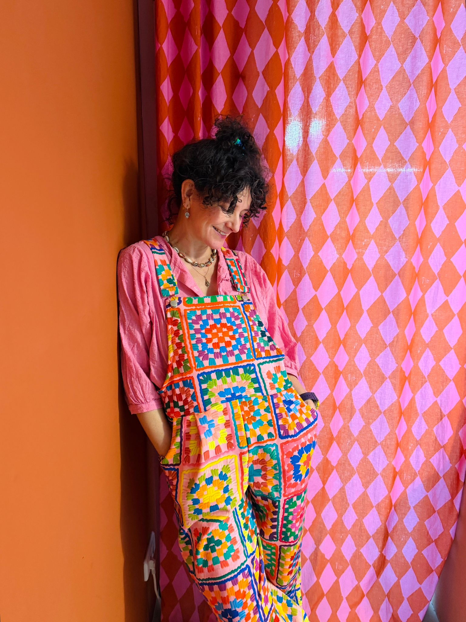 Latzhose PENNY aus Sweatshirt "GRANNY SQUARES" rosa