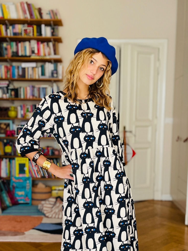 Miniaturbild: Lässiges Kleid Yoko aus Sweatshirt "BLUE EYED CATS" schwarz