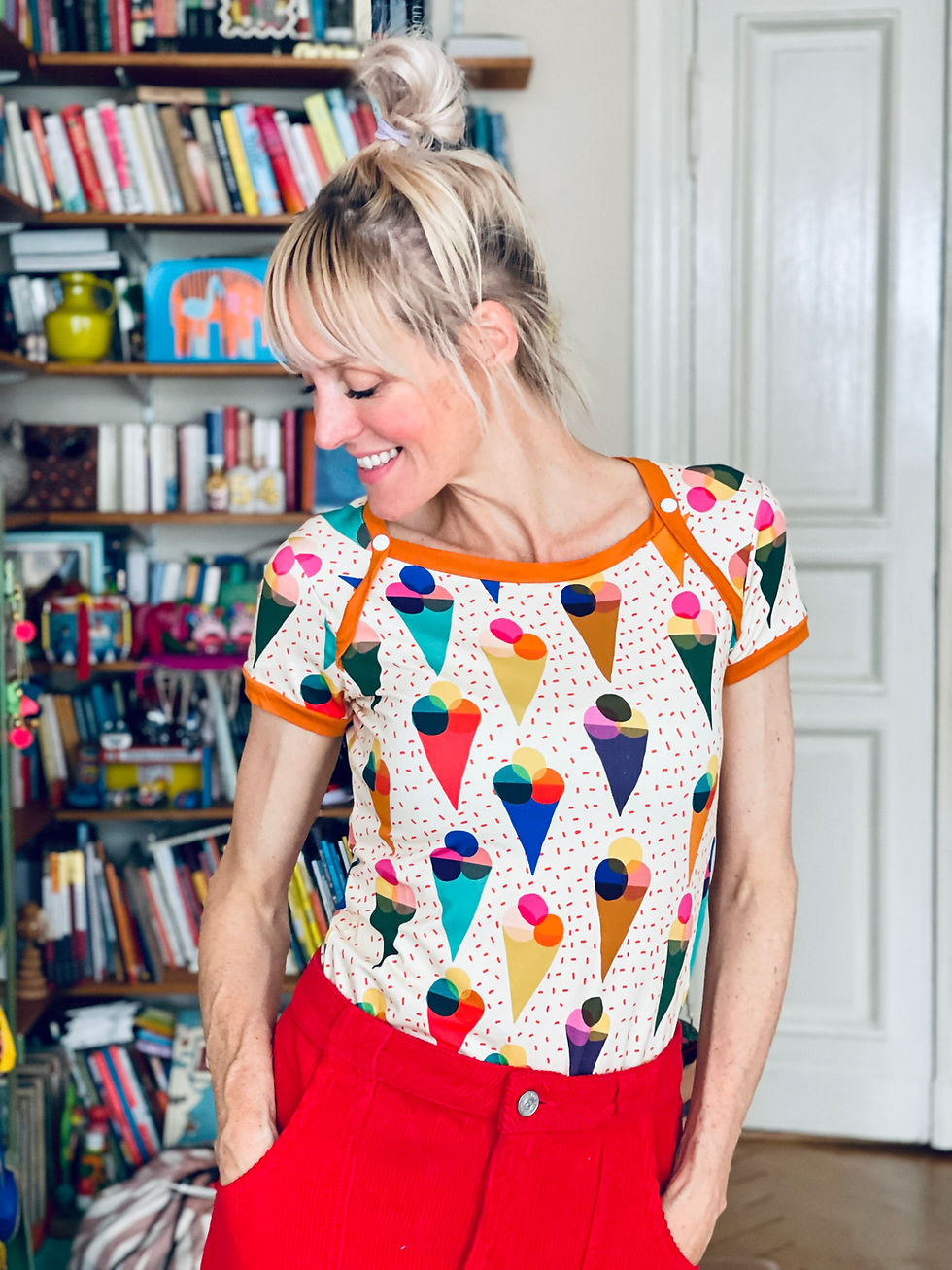 Miniaturbild: Sporty Kurzarm Shirt "HEIß AUF EIS" bunt