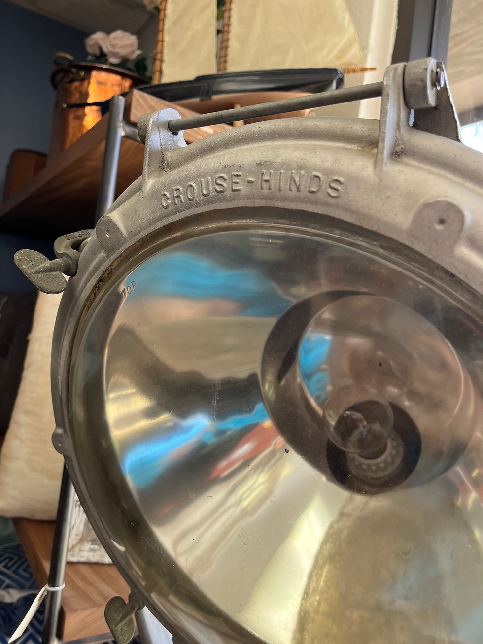 Thumbnail: Industrial tripod lamp