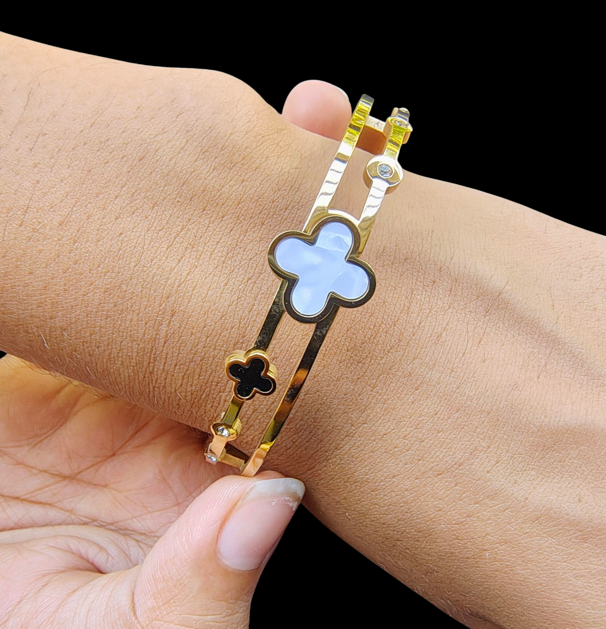 Twin Clover Harmony Bangle