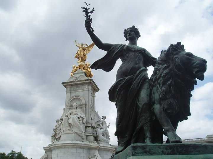 the Victoria Memorial right outside Buckingham Palace.