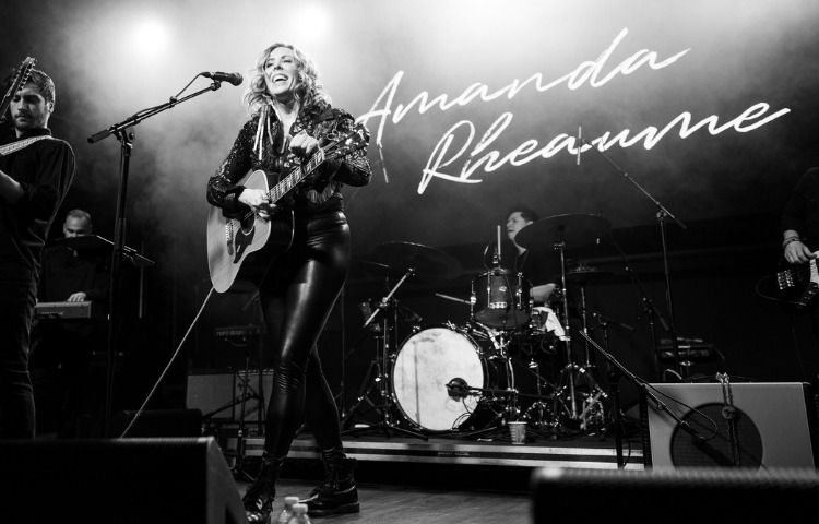 amanda-rheaume-mobile.jpg