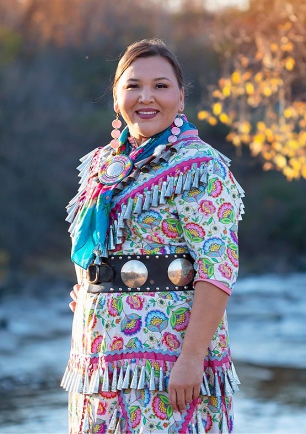amanda-fox-jingle-dress.jpg
