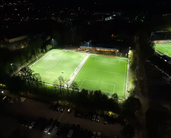 Korfbalvereniging-Sparta-Nijkerk-met-duurzame-led-verlichting-van-JEL-Products-DarkLicht-s