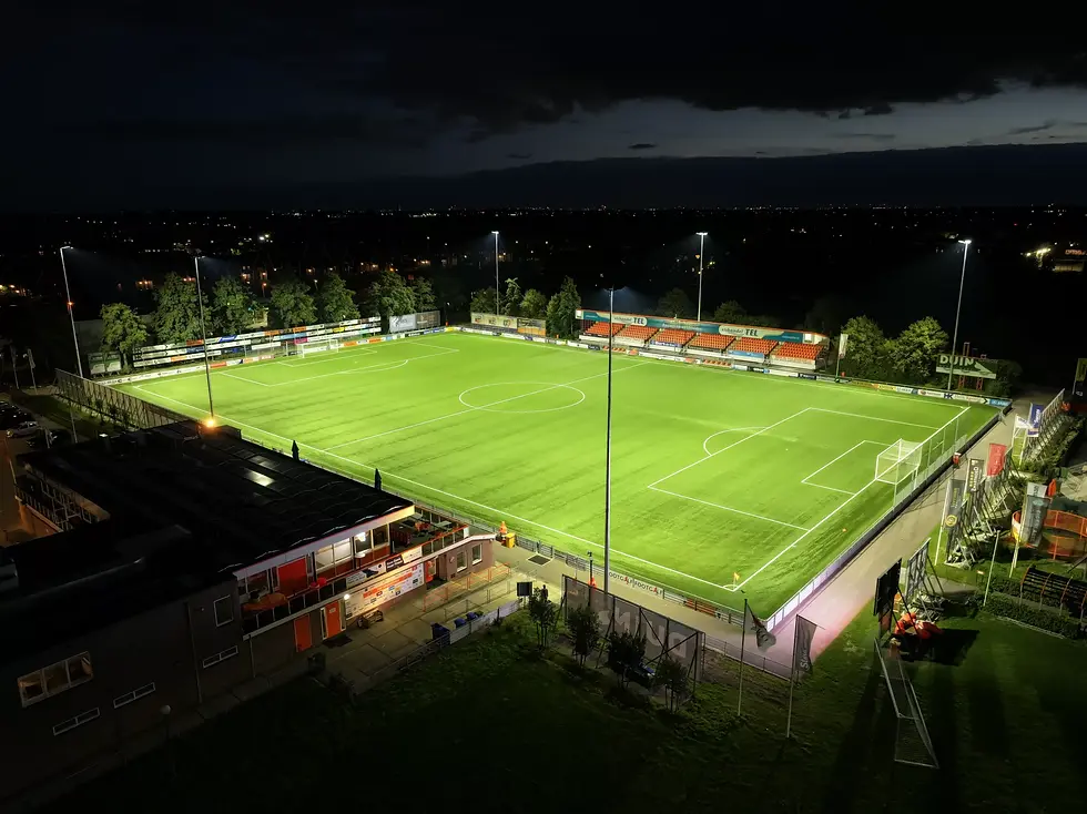 Verlichting-stadion-FC-Volendam-scaled.webp