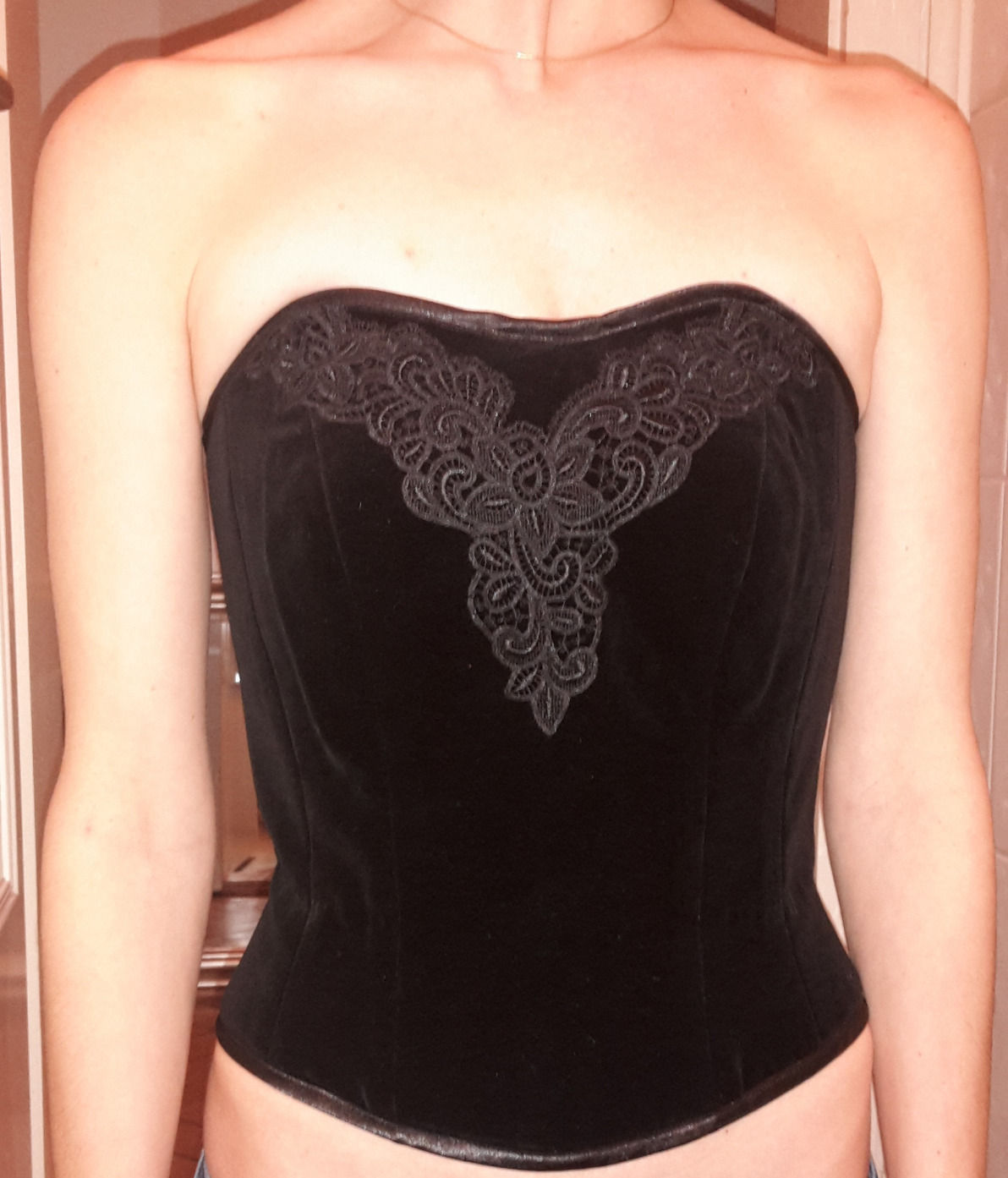 Mode nach Mass, St. Gallen, swiss made, Modedesign St. Gallen, sasa me, Stickerei, Corsage, Samt