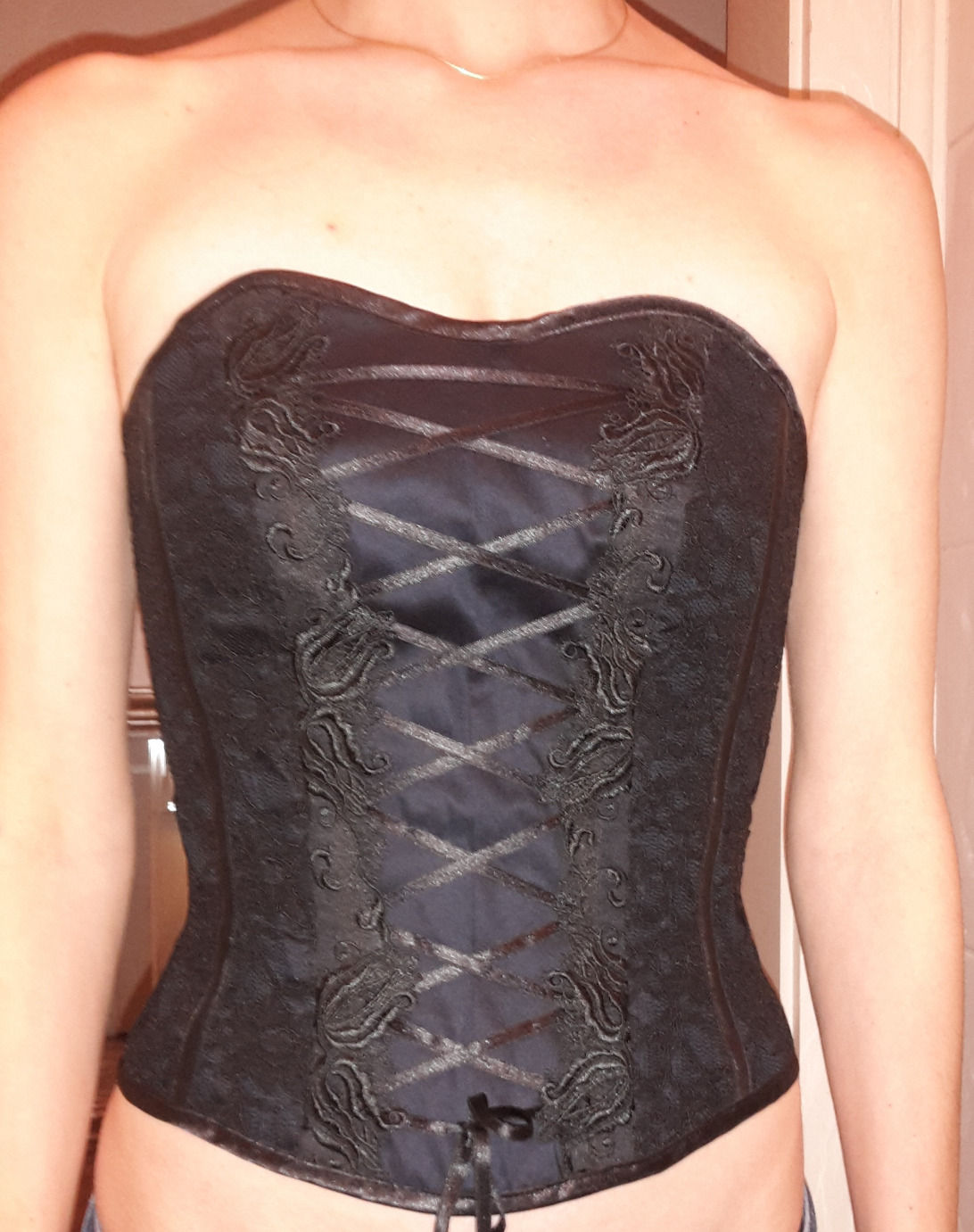 Mode nach Mass, St. Gallen, swiss made, Modedesign St. Gallen, sasa me, Stickerei, Corsage