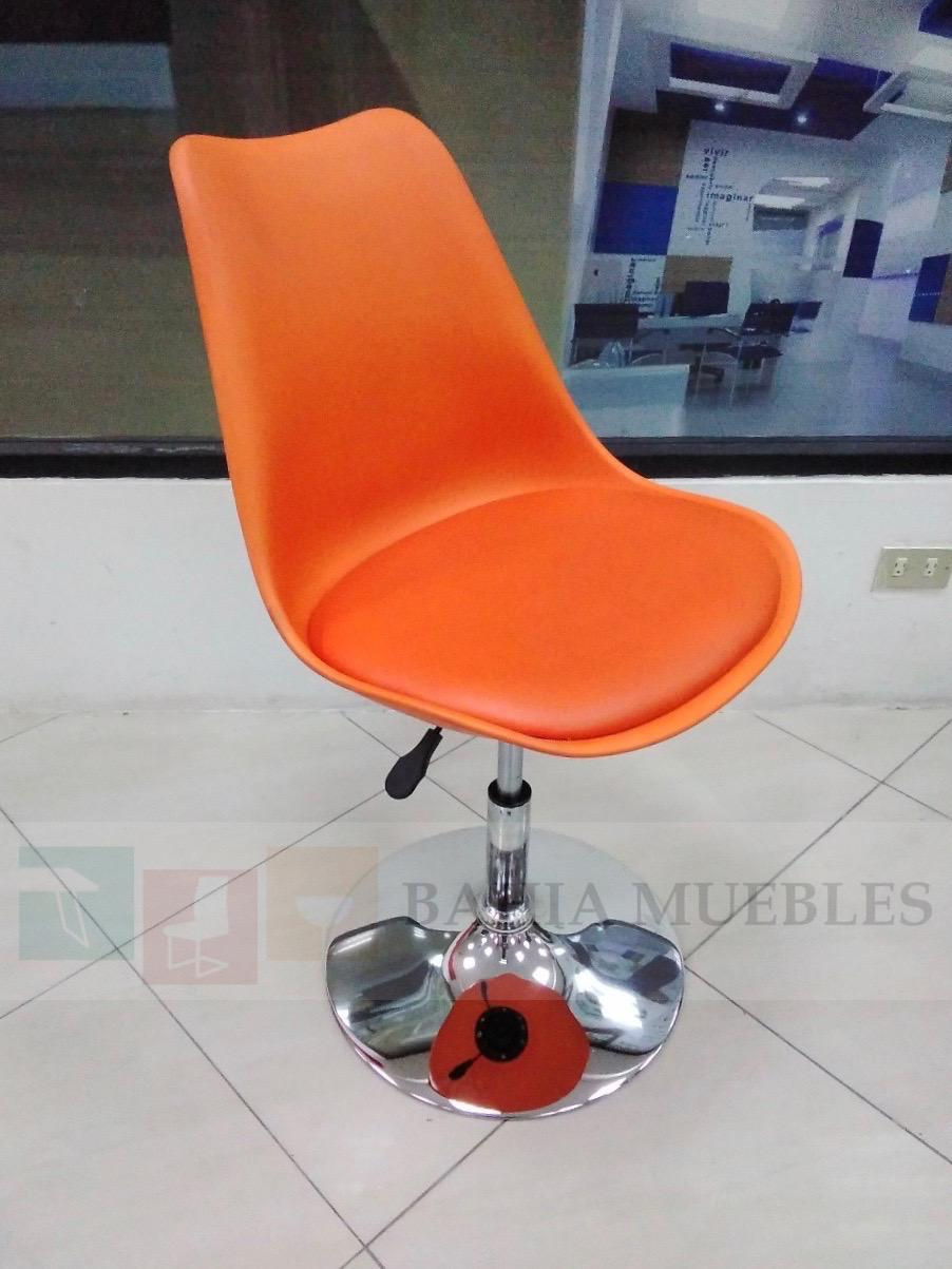 Miniatura: Silla Eames operativa 