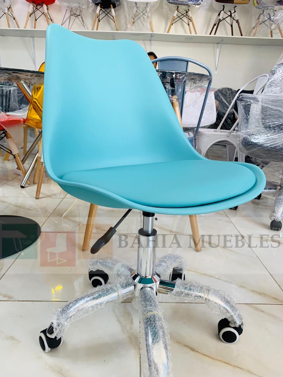 Miniatura: Silla Eames Operativa