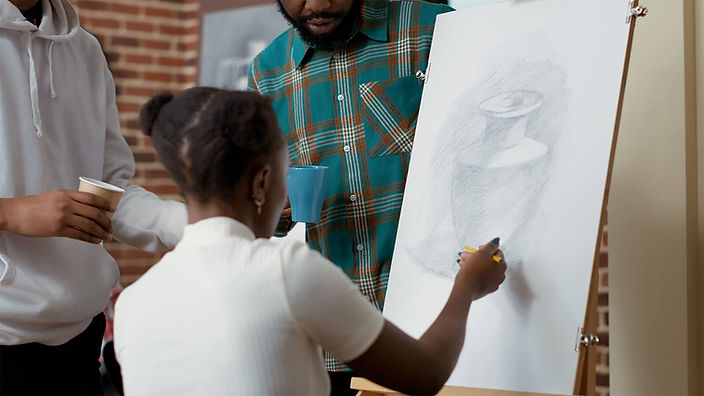 african-american-people-drawing-vase-inspiration-t-2022-08-23-22-39-00-utc.jpg
