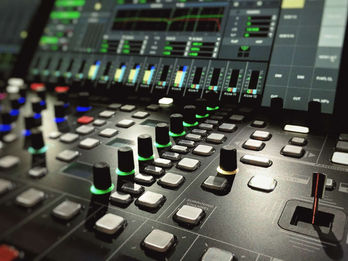 613cc49714f0ae654c7a5e0a_Webflow_MusicProduction.jpeg