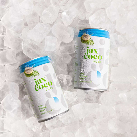 Kokosová voda Jax Coco na ledu.