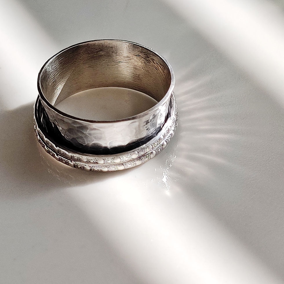 Thumbnail: Spinner Ring .. hammered 2 band