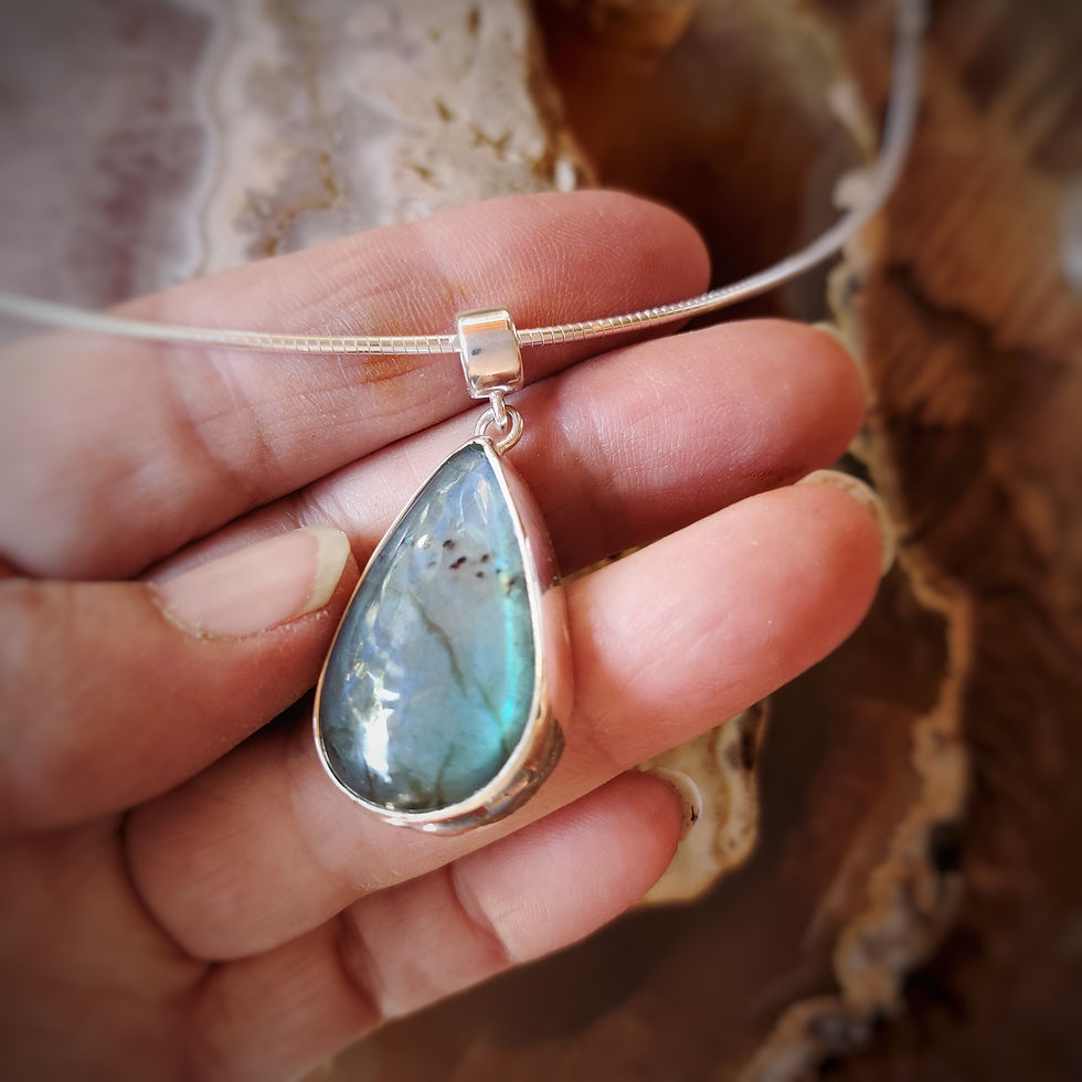 Thumbnail: Dancing Aura Teardrop 