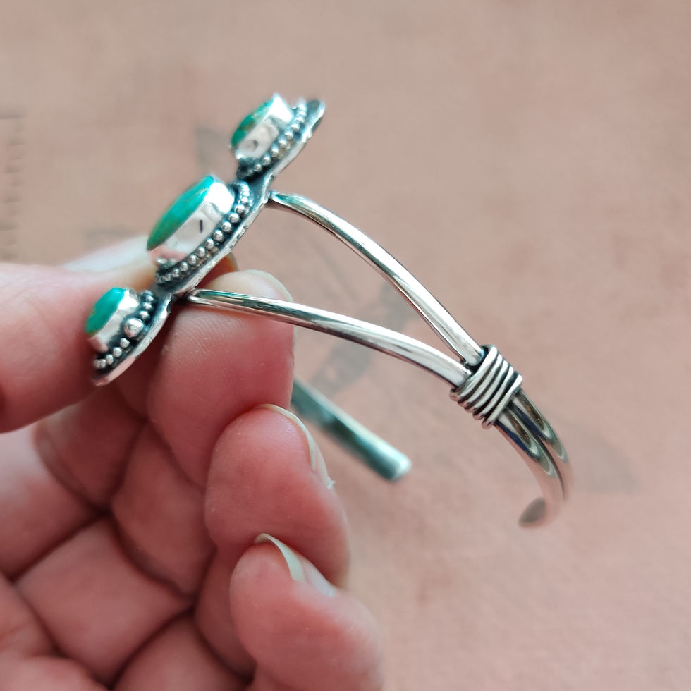 Thumbnail: Tres Chicas