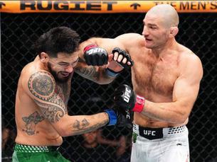 Sean Strickland - Ba lớp đánh chặn trừng phạt một pressure grappler