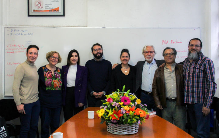 Embajador colombiano visita nuestra casa de estudios.