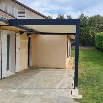 Pergola bioclimatique avec supports d'adaptation spécial modèle TT-Erable Coublanc