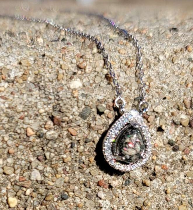 Thumbnail: Drop of Love Necklace