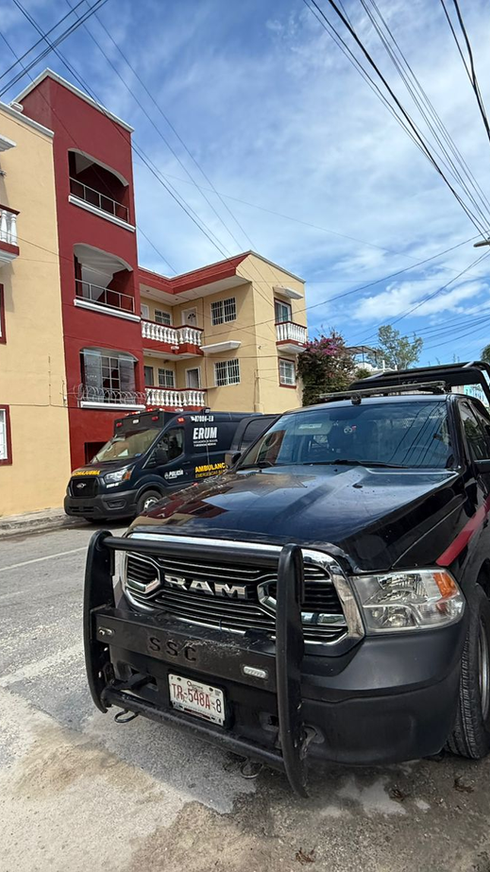 Hallan a extranjero inconsciente tras presunta caída en domicilio de Playa del Carmen