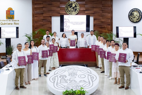 Estefanía Mercado entrega al Cabildo la glosa del Primer Informe de Trabajo de Playa del Carmen