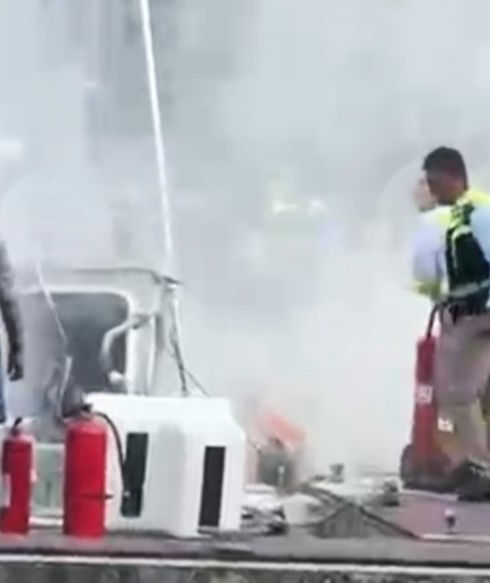 Fuerte explosión de embarcación de la marina deja lesionados en Cozumel