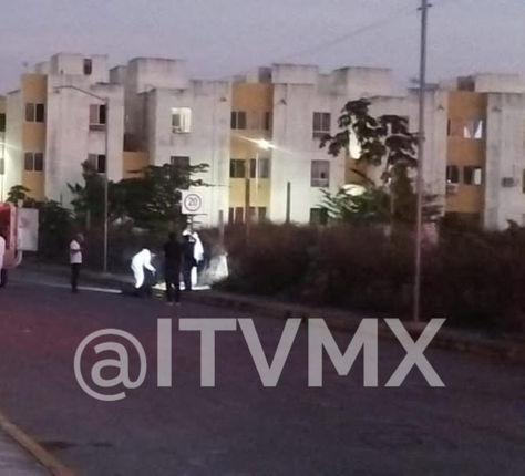 Cancún: Encuentran cuerpo embolsado con narcomensaje en cielo nuevo