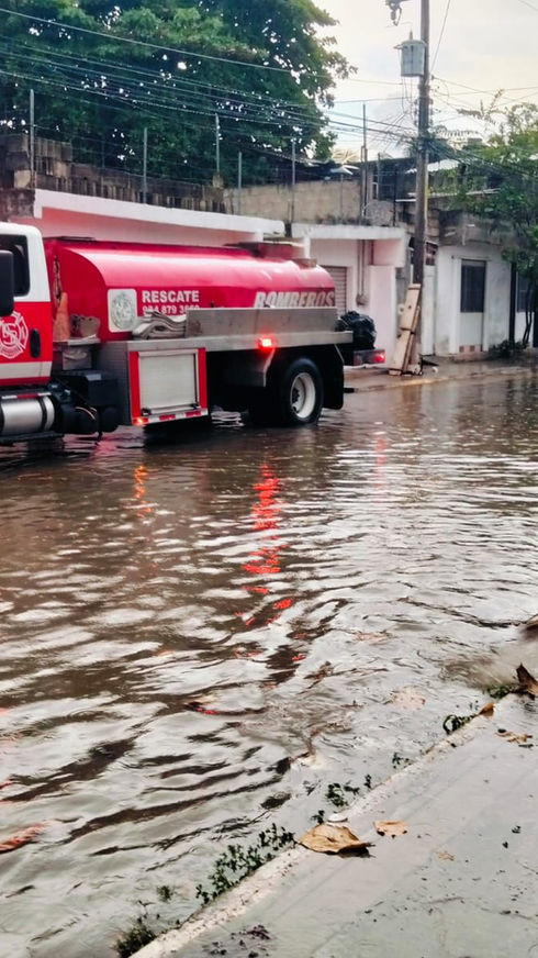 Ayuntamiento de Playa del Carmen intensifica labores de limpieza y desazolve por lluvias