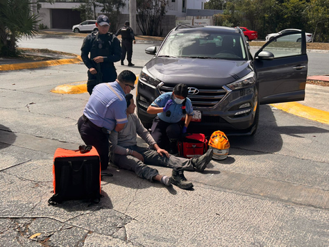 Motociclista resulta lesionado tras choque con camioneta que circulaba en sentido contrario