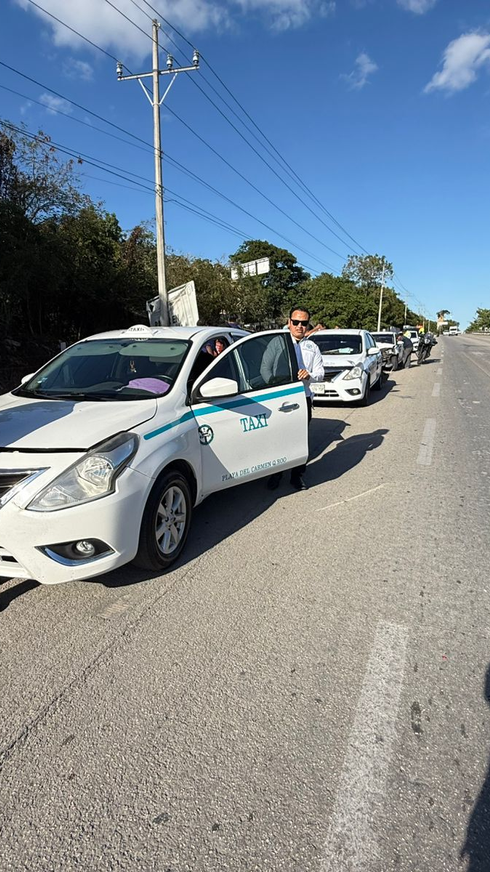 Choque por alcance entre tres taxis provoca caos vial en la carretera federal 307