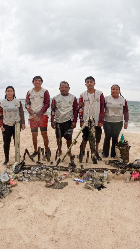 Recolectan más de 2.5 toneladas de residuos en playas y fondo marino de Playa del Carmen