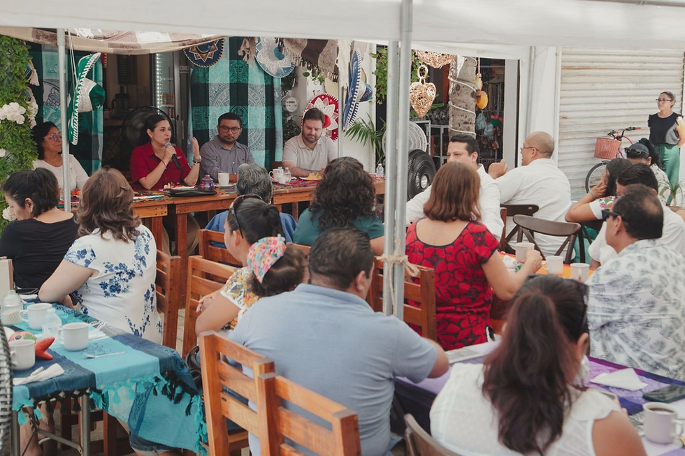 La presidenta municipal reafirmó su compromiso con un modelo económico más justo e incluyente, donde las y los artesanos son protagonistas de la identidad y la prosperidad de Playa del Carmen.