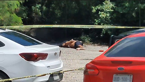 Encuentran dos cuerpos en la autopista Cancún-Mérida.