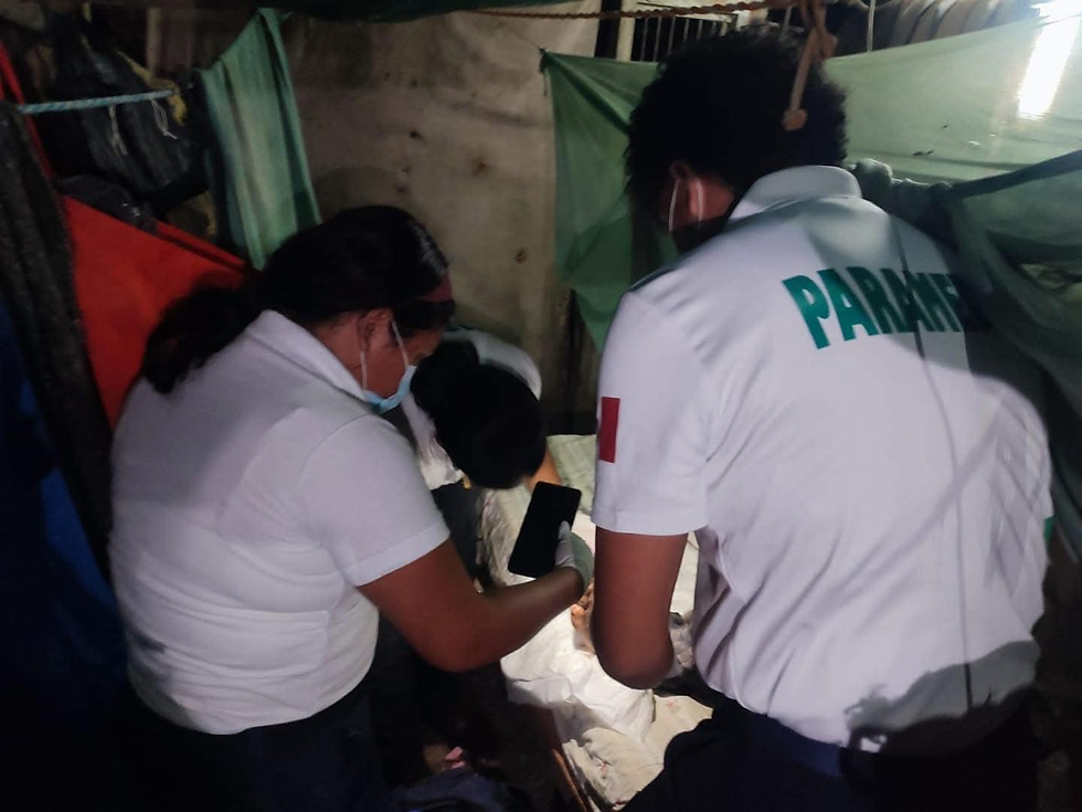 Ante la omisión institucional, fue la empresa de ambulancias RIM quien respondió, trasladando sin costo al hombre al Hospital General de Cancún. Allí fue atendido por médicos especialistas, quienes hoy luchan por salvarle el pie… y la vida.