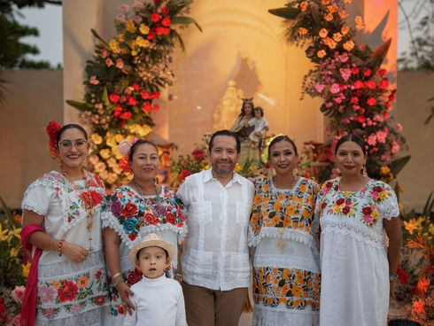 Angy Fajardo participó en la celebración de la Virgen del Carmen y en la entrega del escapulario durante los festejos de la Feria del Carmen.