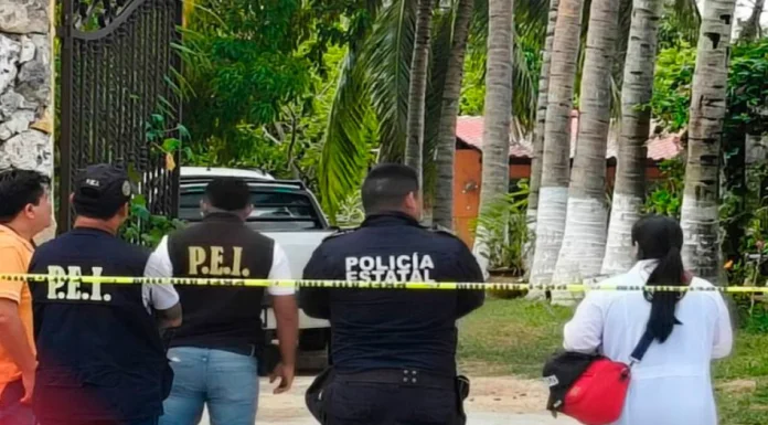 El área fue acordonada y se solicitó la presencia de la Policía Estatal de Investigación, que dio parte a la Fiscalía General del Estado, activando el protocolo de actuación en casos de feminicidio.