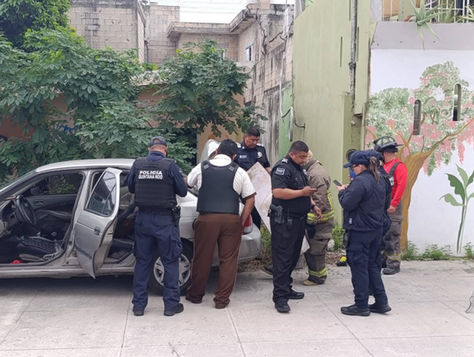 Vecinos pensaron que había un cadáver en un auto… y se trataba de vísceras de animal