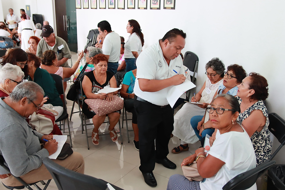 Con gran entusiasmo se llevaron a cabo mesas redondas coordinadas por facilitadores, donde los adultos mayores expresaron sus inquietudes y propuestas.