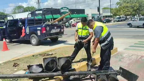 Reapertura de circulación en crucero de Boulevard Playa del Carmen y avenida 28 de Julio