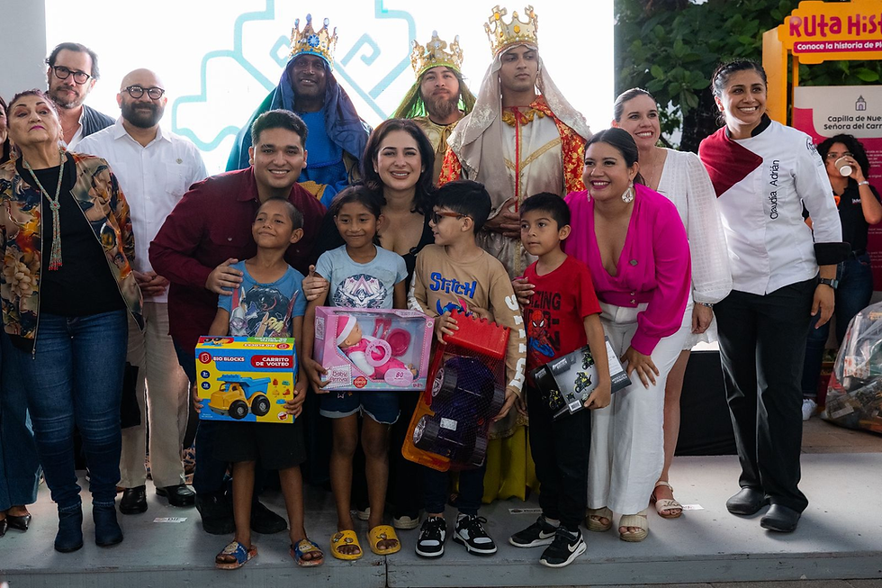 Estefanía Mercado encabeza corte de monumental Rosca de Reyes de 2.5 kilómetros en Playa del Carmen