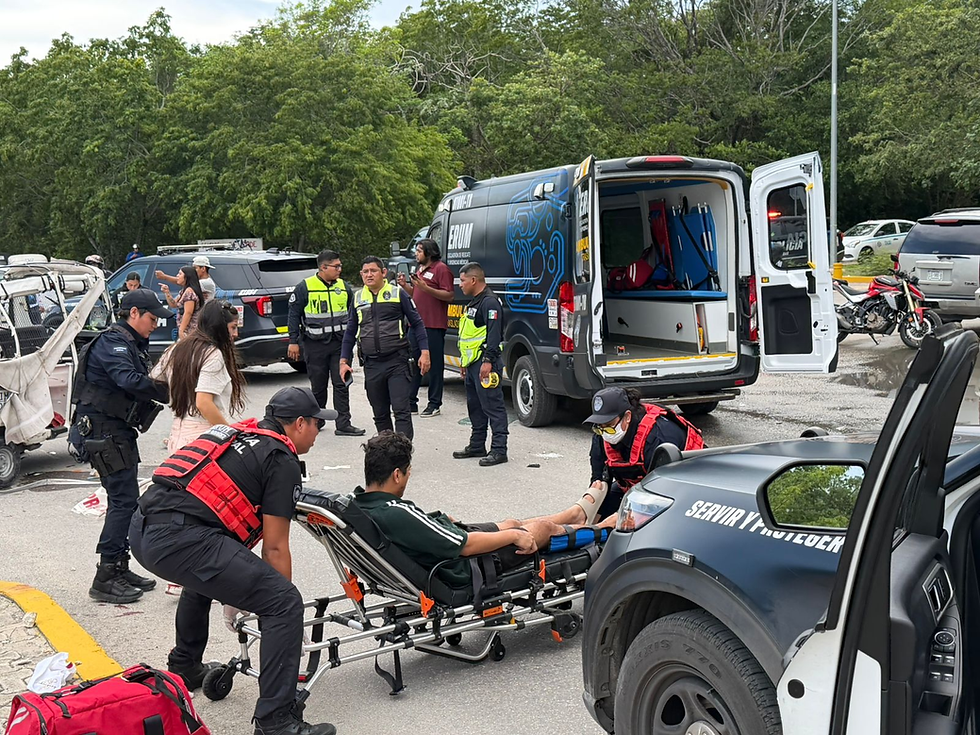 Aparatoso accidente en la colonia Cruz de Servicio deja cuatro lesionados graves; mototaxista lucha por su vida