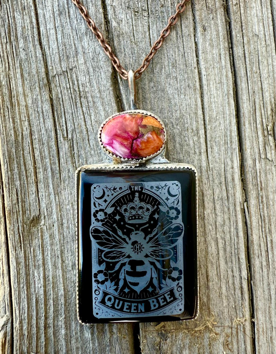 Queen Bee Tarot 925 with Spiny Oyster Necklace