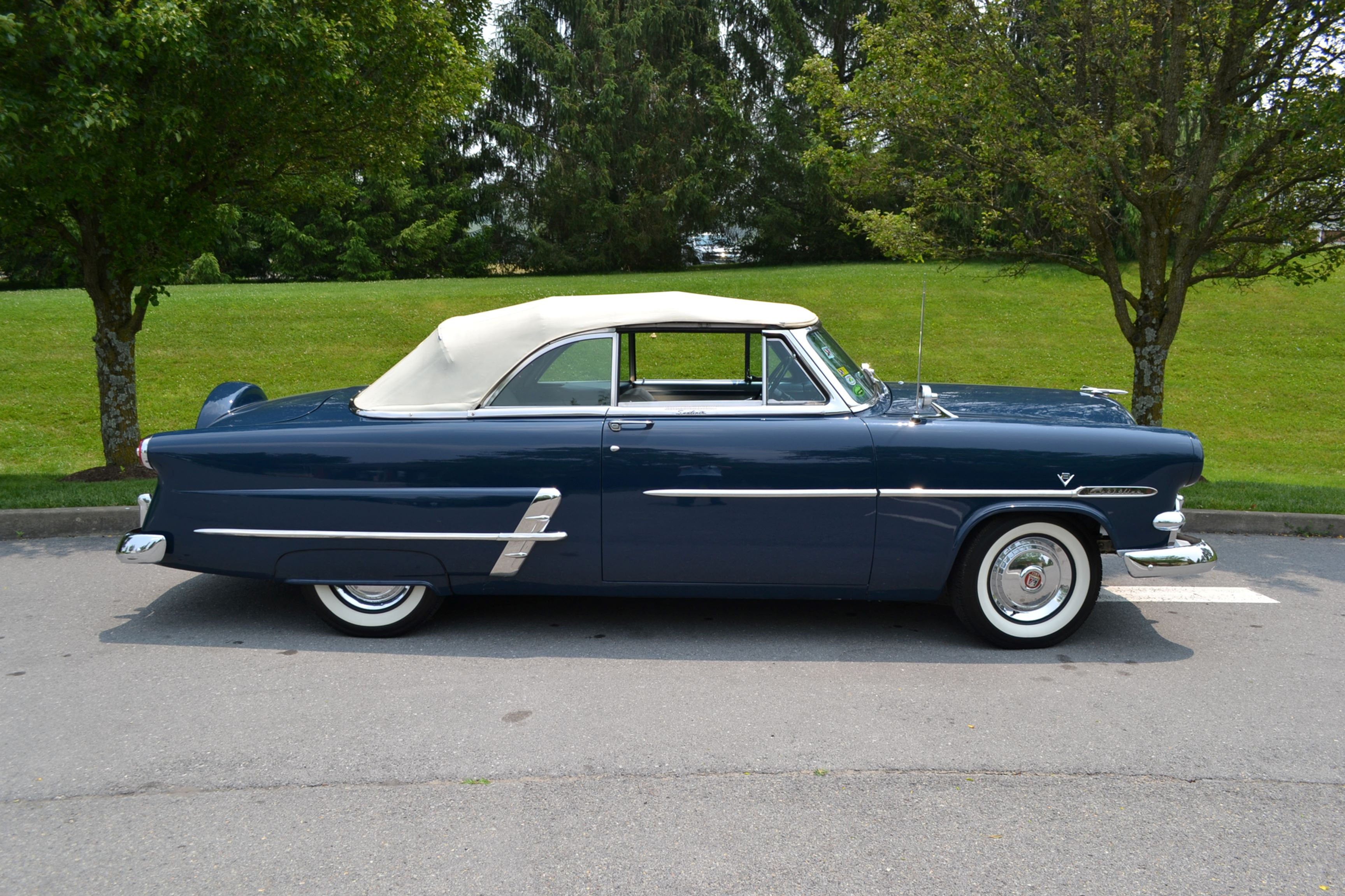 1953 Ford Crestline Sunliner