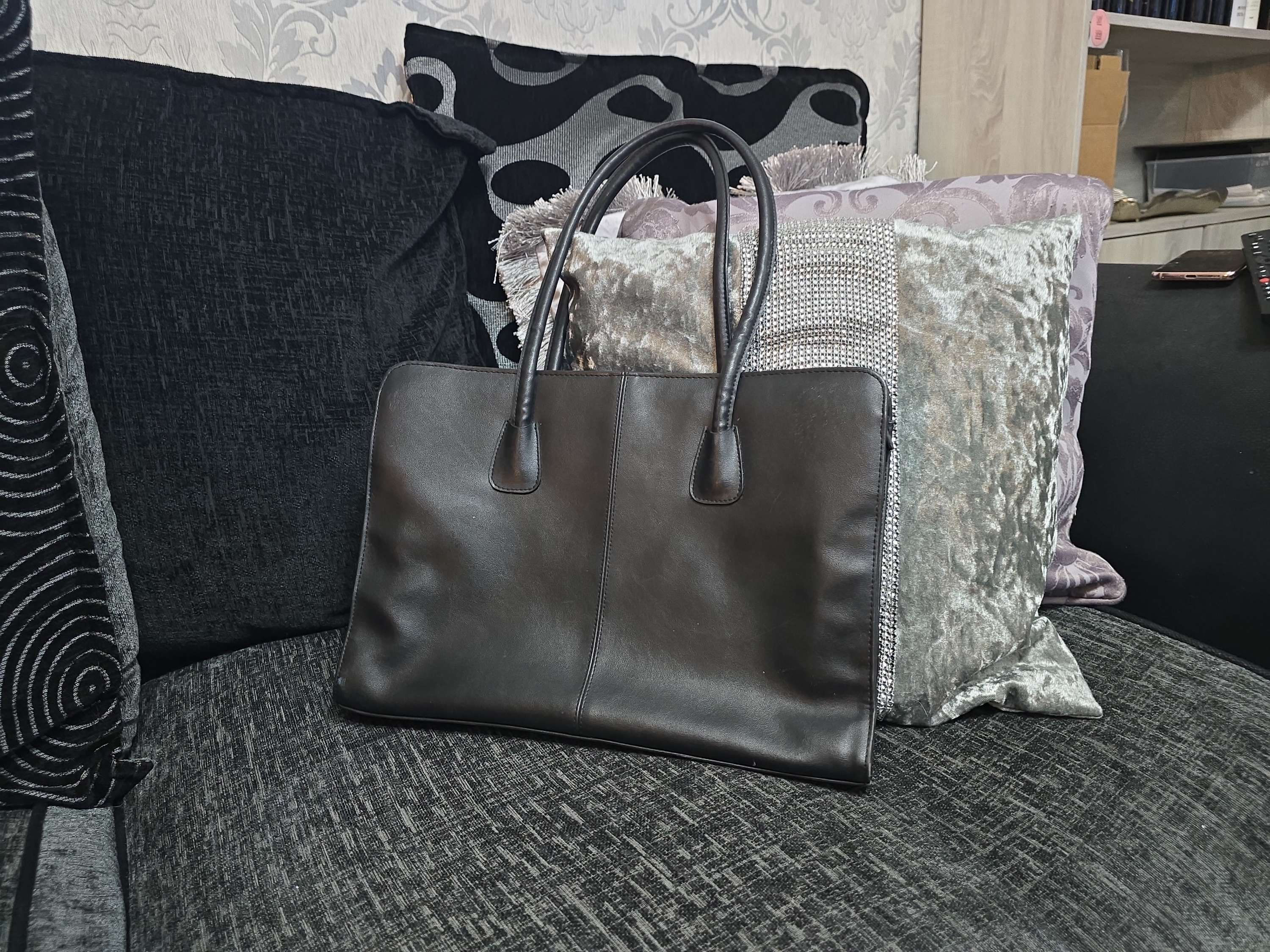 Black leather handbag (Preloved)