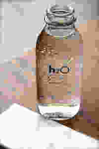Wasserflasche Glasflasche H2O