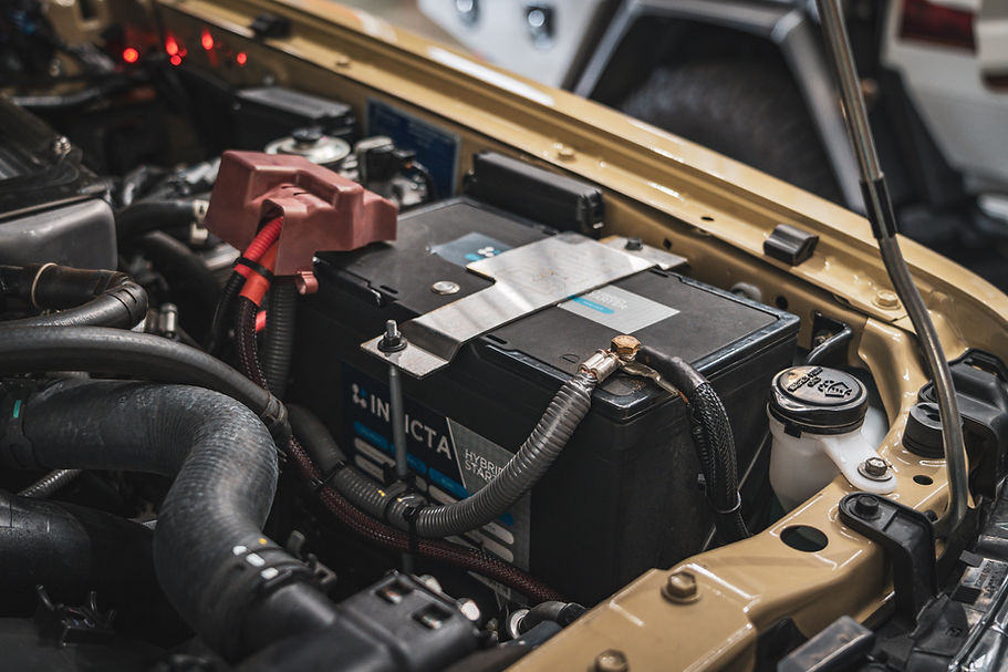 Under bonnet dual battery 4wd
