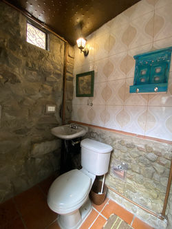 CASA DE LOS FAROLES_HAB. MAT._BAÑO 1