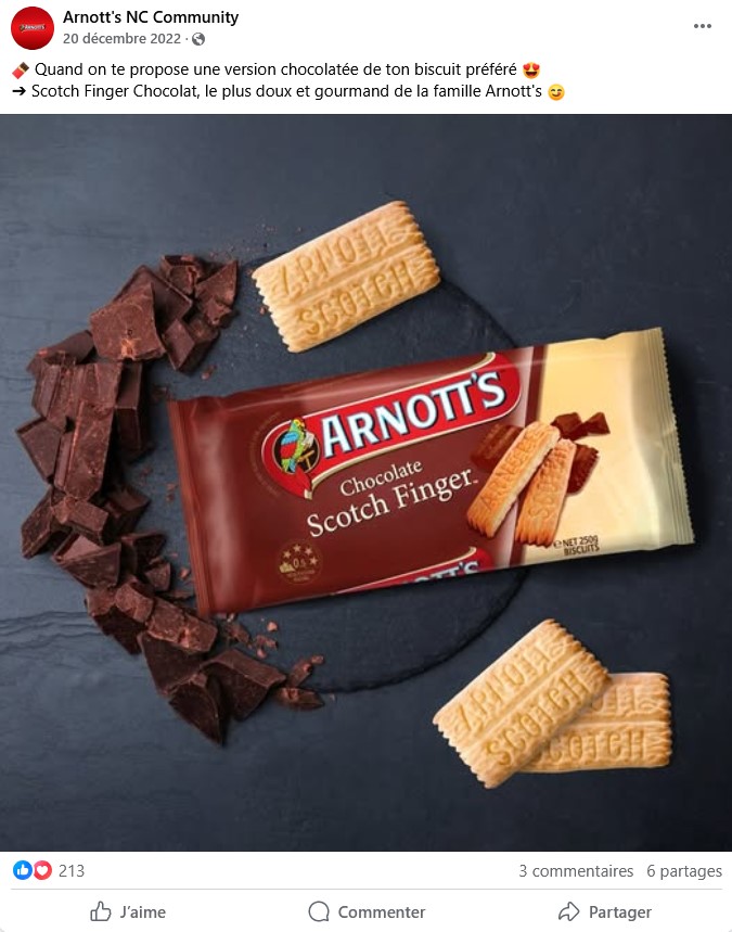 post facebook pour la marque de biscuit Arnott's illustré par un élégant visuel mettant en scène un paquet de Scotch Finger et du chocolat.